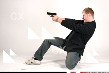 JANISONE KNEELING LEANING AIMING 00