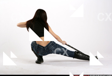 2009 06 JESSICA UNSHEATHING KATANA 14.jpg