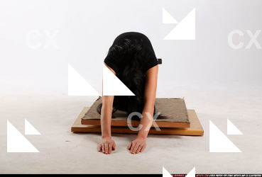 2010 04 SILVIA KNEELING HEAD DOWN 02