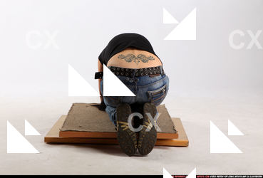 2010 04 SILVIA KNEELING HEAD DOWN 06