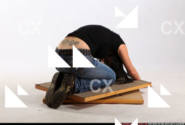 2010 04 SILVIA KNEELING HEAD DOWN 07