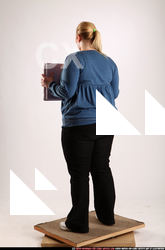 2010 04 BRITNEY SHOWING SIGN 03