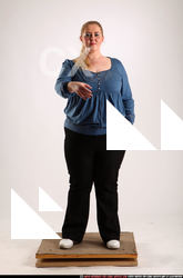 2010 06 BRITNEY SHAKE HAND 00