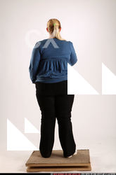 2010 06 BRITNEY SHAKE HAND 04