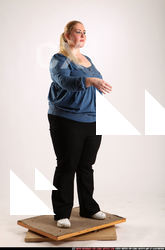 2010 06 BRITNEY SHAKE HAND 07