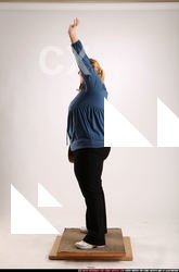 2010 10 BRITNEY GUITAR SINGER WAVING 02 B