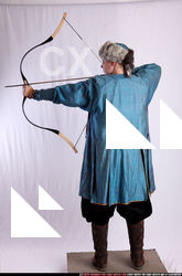 2010 12 MIANA HUNTER-SHOOTING-BOW1 04 B.JPG