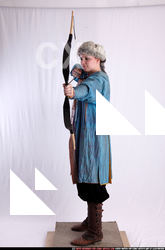 2010 12 MIANA HUNTER-SHOOTING-BOW1 02 B.JPG