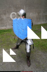 2011 01 Teon MIDDLEAGE KNIGHT2 SWORD SHIELD POSES 04