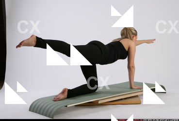 2011 02 MONICCA PILATES POSE2 03