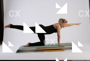 2011 02 MONICCA PILATES POSE2 04