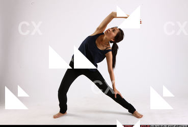 2011 06 NAOMI YOGA POSE2 00