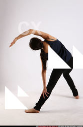 2011 06 NAOMI YOGA POSE2 03