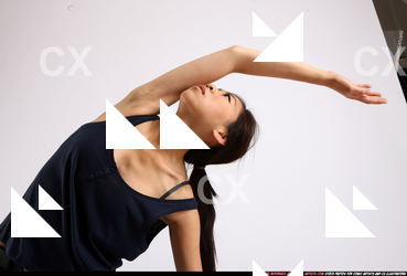 2011 06 NAOMI YOGA POSE2 09