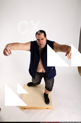 2012 12 SLAVOJ ZOMBIE POSE2 00 A