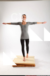 2014 01 PEGGY FITNESS POSE1 00