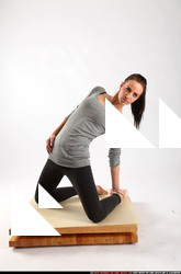 2014 04 PEGGY FITNESS POSE2 00 B