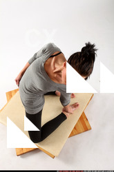 2014 04 PEGGY FITNESS POSE2 01 A