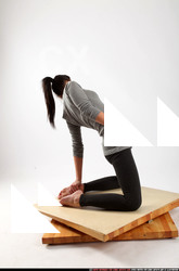 2014 04 PEGGY FITNESS POSE2 05 B