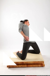 2014 04 PEGGY FITNESS POSE2 06 B