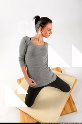 2014 04 PEGGY FITNESS POSE2 07 A