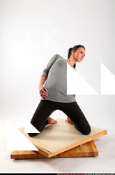 2014 04 PEGGY FITNESS POSE2 07 B