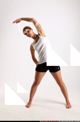 2014 11 AMY YOGA POSE3 00 B