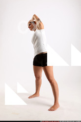 2014 11 AMY YOGA POSE3 01 B