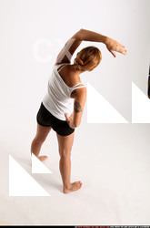 2014 11 AMY YOGA POSE3 05 A