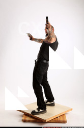 2014 11 EDGAR DUAL PISTOLS POSE2 01 B