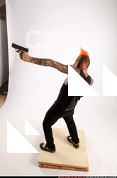 2014 11 EDGAR DUAL PISTOLS POSE2 02 A