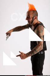 2015 02 EDGAR REVOLVER POINTING 01