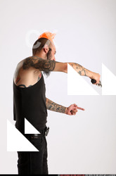 2015 02 EDGAR REVOLVER POINTING 06