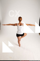 2015 03 AMY YOGA POSE5 04 A