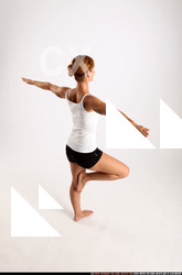 2015 03 AMY YOGA POSE5 05 A