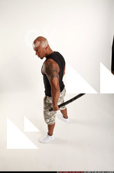 2015 09 RON KATANA POSE1 01 A