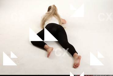 2015 10 KAYA SMG POSE1 04 A