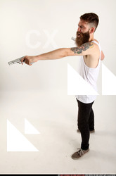 2015 11 OSCAR DUAL PISTOLS POSE2 01 A