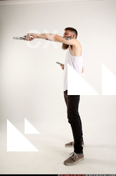 2015 11 OSCAR DUAL PISTOLS POSE2 01 C