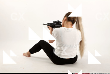 2015 12 KAYA SMG POSE2 02 B