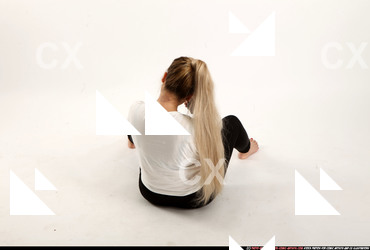 2015 12 KAYA SMG POSE2 03 A