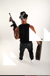 2016 05 RON TOMMYGUN POSE3 04 A