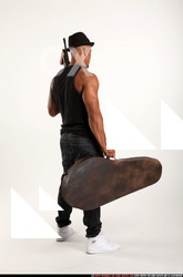 2016 05 RON TOMMYGUN POSE3 05 B