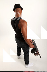 2016 06 RON TOMMYGUN POSE4 05 A