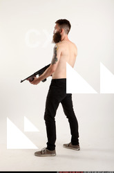 2016 08 OSCAR STANDING TOMMYGUN GUARDING 02 B