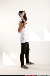 2016 08 OSCAR SMG M4A1 POSE1 06 B