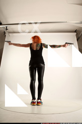 2016 09 ZORA DUAL PISTOLS POSE2 04 C