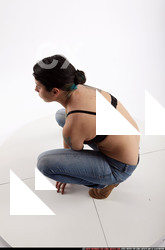 2016 10 BILLIE KNEELING SPIDER POSE 02 A