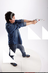 2016 10 ORVILLE STANDING AIMING PISTOL 06 A