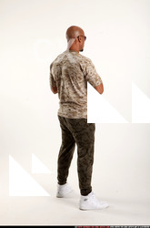 2016 11 RON SMG M4A1 GUARDING POSE 05 B